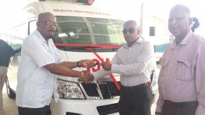 Minister Whittaker hands over the keys of the new ambulance.