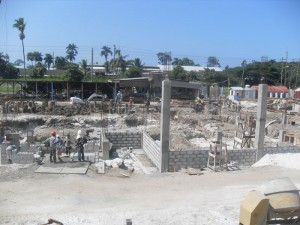Workers at the construction site. 