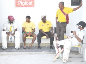 Skipper Chattergoon (2nd left) gives some advice to Deonarine. Deonarine's overnight partner Vishaul Singh is right while Guyana Manager Carl Moore chats with an Antiguan official.