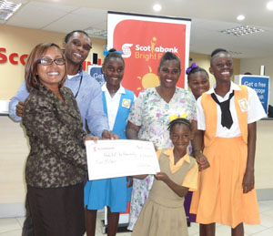 Scotiabank’s Jennifer Cipriani (left), Habitat Guyana’s Rawle Small, Althea Boucher and her four daughters.