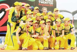 Meg Lanning lifts the World T20 trophy with her team. (Getty Images) 