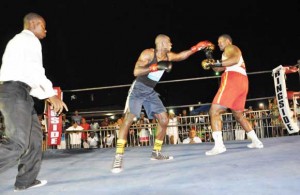 Quincy ‘Biggy’ Small (left) moves out of range from Barker’s left jab