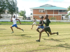 ‘D’ House’s Joel Duncan (right) finishes ahead of Osamo McAlmont and Gavin Houston in the Boys’ Under-18 200m race.