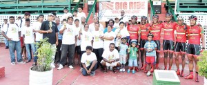 Winners of prizes pose with the organizers yesterday following the presentation ceremony.