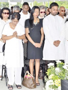 Navin Chanderpaul’s wife and children pay last respects.