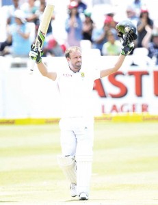 AB de Villiers celebrates his 21st hundred. (AFP)