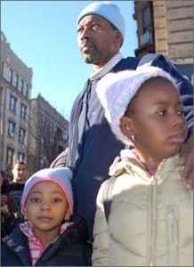 Autrey with his daughters, Syshe (left) and Shuqui