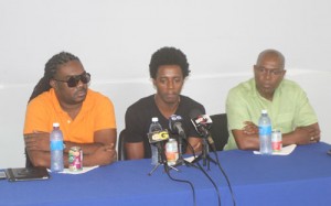 Romain Virgo (center) flanked by promoters of the More Beres concert