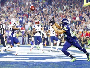 Seattle Seahawks wide receiver Doug Baldwin (89) catches a touchdown pass against the New England Patriots in the third quarter.  Mark J. Rebilas, USA TODAY Sports