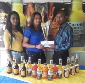 Bibi Ally of Top Brandz presents the trophy and cheque to WBCA PRO Abel Seetaram in the presence of Devi Henry. 