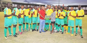 Banks DIH Brand Manager Colin King hands over a case of Powerade to GFFs’ Director of Sponsorship, Communications & Marketing, Ms. Trudy McCurchin in the presence of the Golden Jaguars. 