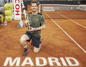 Britain’s Andy Murray poses with his trophy after winning the final match over Spain’s Rafael Nadal at the Madrid Open tennis tournament in Madrid, Spain, May 10, 2015. (Reuters/Sergio Perez)