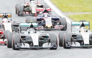 Mercedes driver Nico Rosberg of Germany (L) leads the pack after overtaking his team mate Lewis Hamilton of Britain (R) at the start of the Austrian F1 Grand Prix at the Red Bull Ring circuit in Spielberg, Austria, June 21, 2015. Reuters/Laszlo Balogh