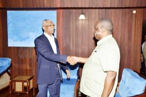 President David Granger greeting GPSU’s President, Patrick Yarde, shortly before convening a meeting to discuss matters affecting the union and the way forward.