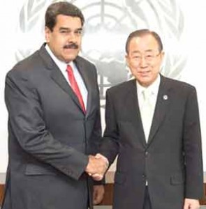 Venezuelan President Nicolás Maduro (L) with U.N. Secretary-General Ban Ki-moon yesterday in New York.