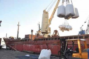 Rice being loaded into paddy ships