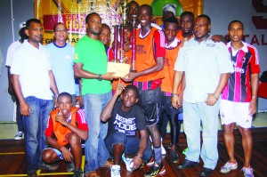 GT Beer Brand Manager Geoff Clement (3rd left) presents the winning trophy and prize money to captain of Bent Street Daniel Wilson in the presence of sponsors, representatives of organisers and teammates.