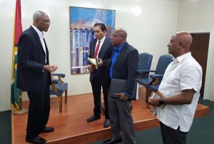 On the Point:  President David Granger rapping with senior reporters, Leonard Gildarie (KNews); Paul Moore from NCN and Press Officer from the Ministry of the Presidency, Mark Archer.