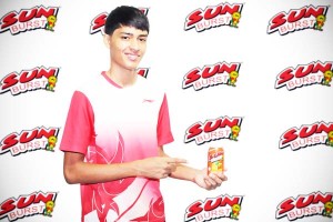 Narayan Ramdhani proudly displays Sunburst juice at a sponsorship event recently.