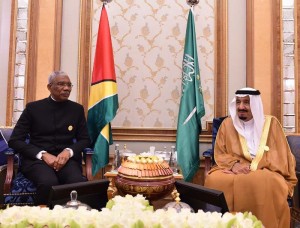 President David Granger with  King of Saudi Arabia, Salman bin Abdulaziz Al Saud, at the Fourth Summit of the Arab and South American Countries (ASPA).