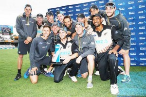 The New Zealand side pose with the series trophy after sealing the T20I series 2-0,  New Zealand v Sri Lanka, 2nd T20I, Auckland, January 10, 2016. (Getty Images)