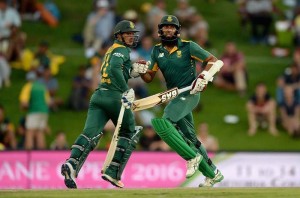 Quinton de Kock and Hashim Amla launched South Africa’s run-chase with a century stand, South Africa v England, 3rd ODI, Centurion, February 9, 2016 ©AFP