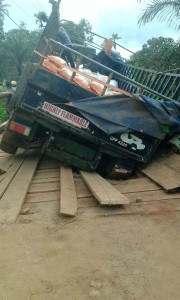 The laden truck as it tried to cross the Madhia Bridge.