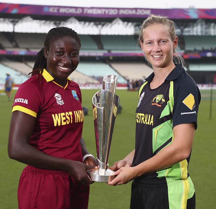 Stafanie Taylor and Meg Lanning with the Women’s World T20 trophy, Kolkata, April 2, 2016 ©Getty Images