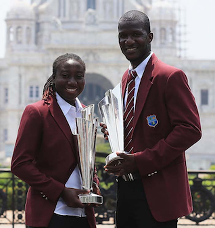 West Indies captains Stafanie Taylor and Darren Sammy with the World T20 trophies, Kolkata, April 4, 2016 ©IDI/Getty Images
