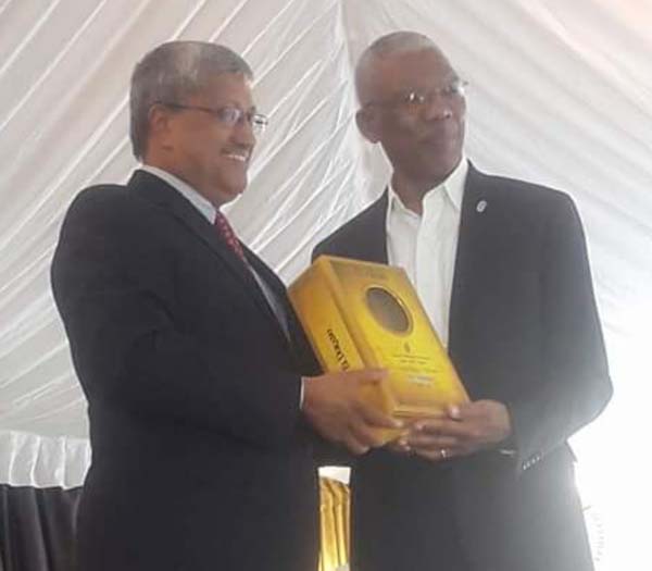 President David Granger (right) receives the first bottle of the Special Reserve 50-year-old from the Executive Chairman of DDL, Komal Samaroo. (MOP Photo)