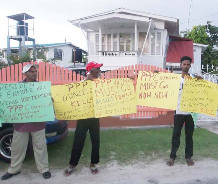  Some of the picketing residents.