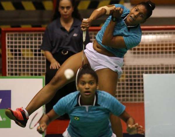 Brazilian badminton players Lohaynny Vicente (front), 20, and her sister Luana Vicente, 22, play against Japanese Chisato Hoshi and Naru Shinoya during the 31st Brazil International Badminton Cup in Sao Paulo, Brazil, March 12, 2016. (REUTERS/NACHO DOCE)