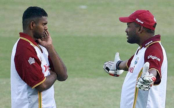 Brian Lara gets his point across to Shivnarine Chanderpaul, Nagpur, January 19, 2007 ©Getty Images