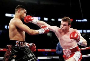Canelo Alvarez and Amir Khan in action.  (Action Images via Reuters / Andrew CouldridgeLivepic)