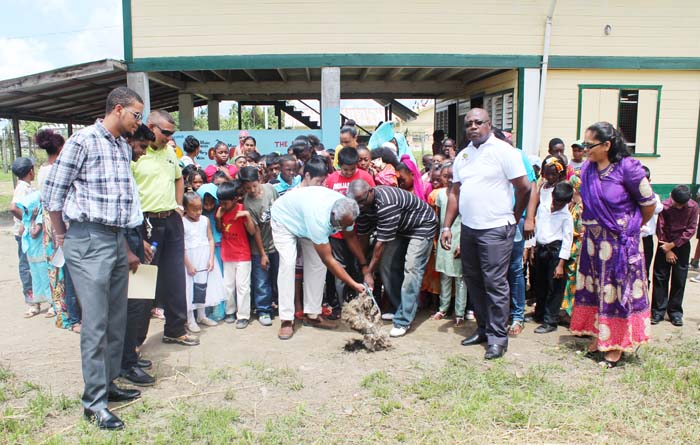 The sod-turning ceremony yesterday at the Covent Garden Primary in the presence of students and teachers.
