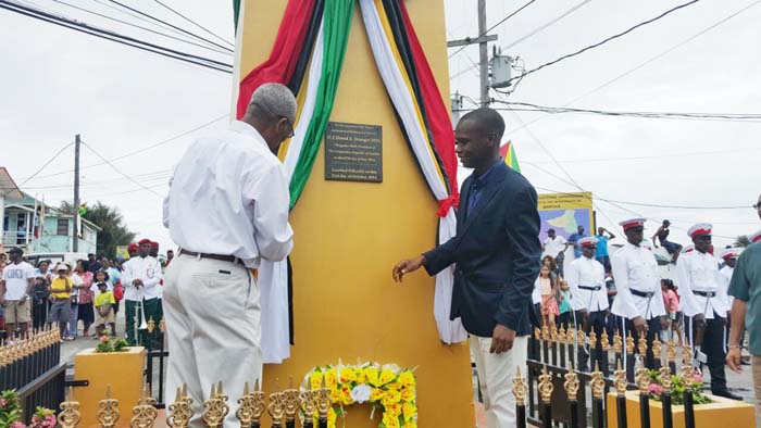 President David Granger helps Bartica’s Mayor, Gifford Marshall with the unveiling of Bartica’s Township Plaque.