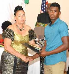 Mayor Patricia Chase Green presenting an award to Cricketer, Kemo Paul  