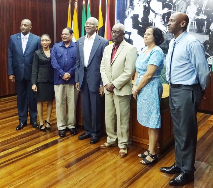 President David Granger flanked by Prime Minister Moses Nagamootoo and Minister of State Joseph Harmon and members of the Commission.