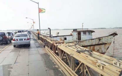 Drifting vessel slams into Harbour Bridge