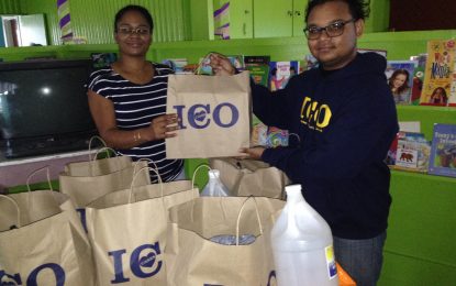 R/veldt Children’s Aid Centre receives food supplies from ICO