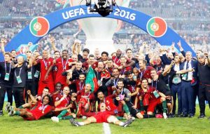 Portugal celebrate with the trophy after winning Euro 2016 final against France. (REUTERS/Carl Recine Livepic)