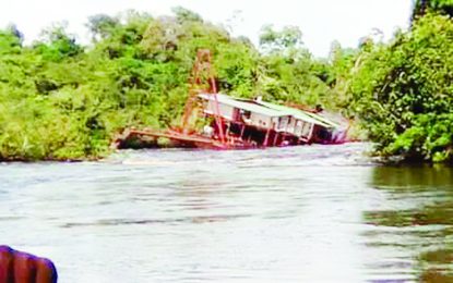 Sunken dredge in the Mazaruni River to be removed in two days