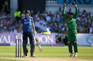 Joe Root fell for 85 after edging a catch to Sarfraz Ahmed, England v Pakistan, 3rd ODI, Trent Bridge, August 30, 2016 ©Getty Images