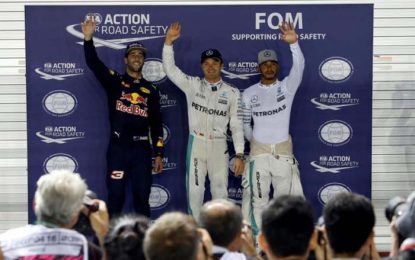 Rosberg storms to pole in Singapore