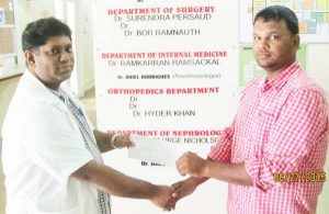 DR. Ryan Anamayah of Anamayah Memorial Hospital hands over sponsorship to RHTYSC, MS Executive Member Mark Papannah.