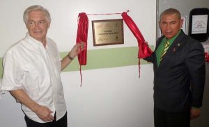 Minister George Norton and Professor Wayne Warnica unveil the plaque.