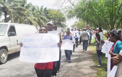 Sugar workers picket Ministry of the Presidency, Parliament