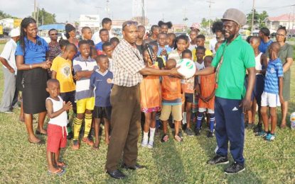 Ministry of Social Protection donate footballs