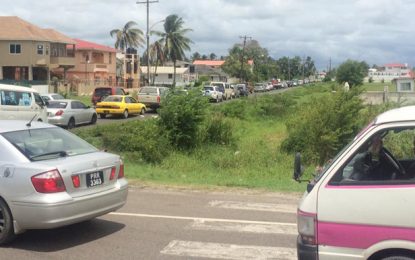 Erection of arch creates traffic chaos on East Coast