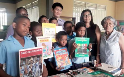 Primary schools benefit from book donations by Chinese Association
